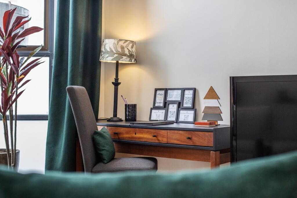 Beautiful Haven 2gyms With Pool & Parking Apartment Cape Town