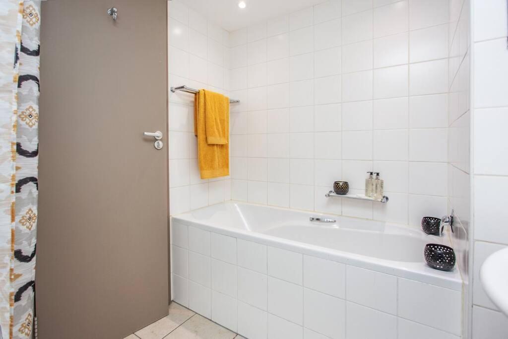 Beautiful Haven 2gyms With Pool & Parking Apartment *