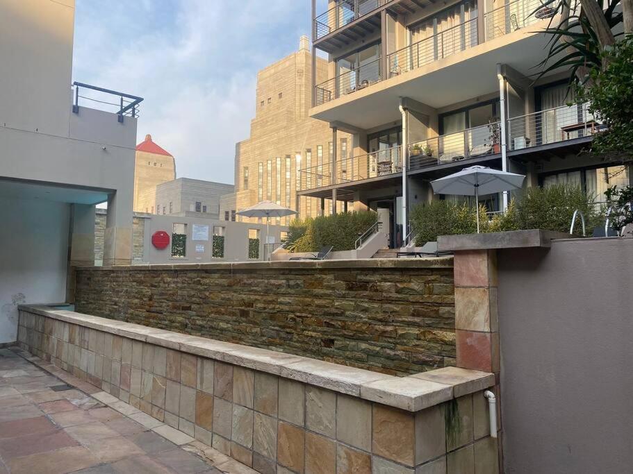 Beautiful Haven 2gyms With Pool & Parking Apartment
