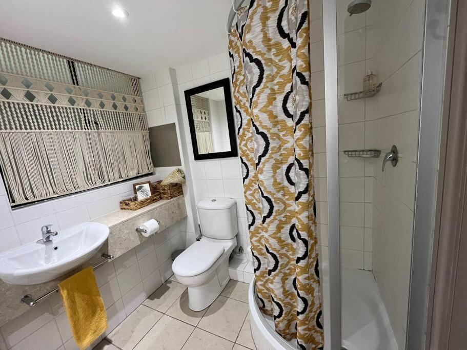 Beautiful Haven 2gyms With Pool & Parking Apartment